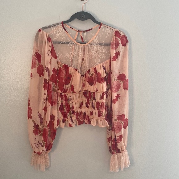 Free People Daphne blouse floral, smocked, lace detail, feminine, size large - Picture 3 of 10